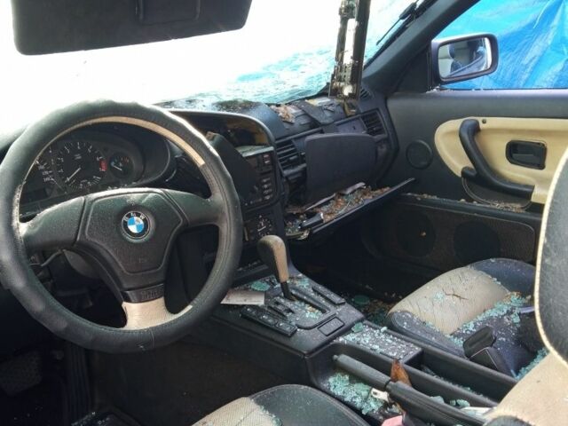 Черный БМВ 3 Серия, объемом двигателя 3 л и пробегом 100 тыс. км за 3574 $, фото 3 на Automoto.ua