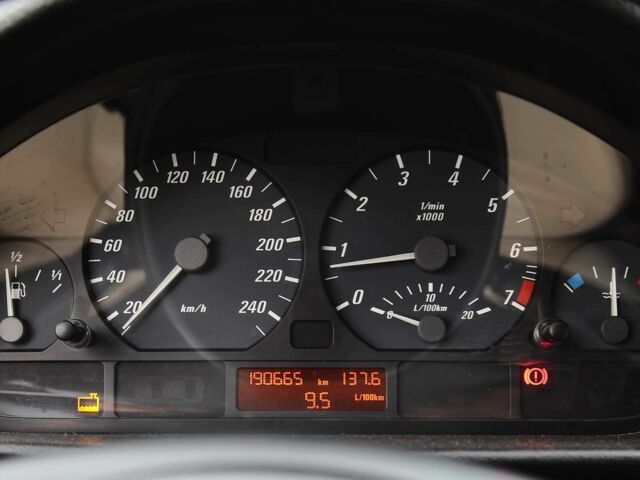 Черный БМВ 3 Серия, объемом двигателя 2 л и пробегом 190 тыс. км за 7000 $, фото 13 на Automoto.ua