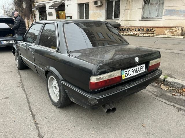 Черный БМВ 3 Серия, объемом двигателя 1.8 л и пробегом 400 тыс. км за 800 $, фото 3 на Automoto.ua