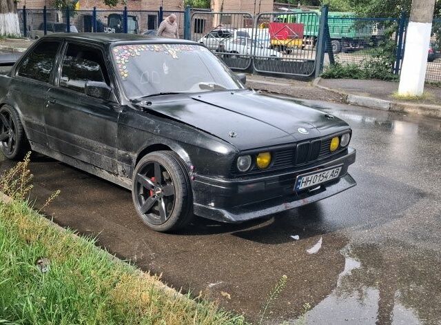 Черный БМВ 3 Серия, объемом двигателя 2.5 л и пробегом 2 тыс. км за 3200 $, фото 5 на Automoto.ua