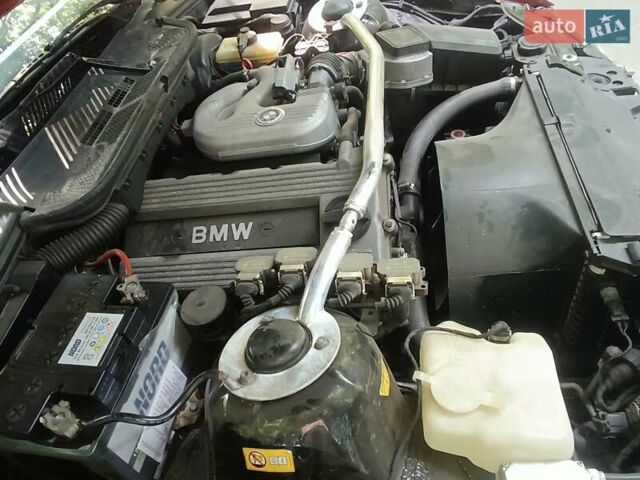 Черный БМВ 3 Серия, объемом двигателя 1.8 л и пробегом 250 тыс. км за 4500 $, фото 29 на Automoto.ua
