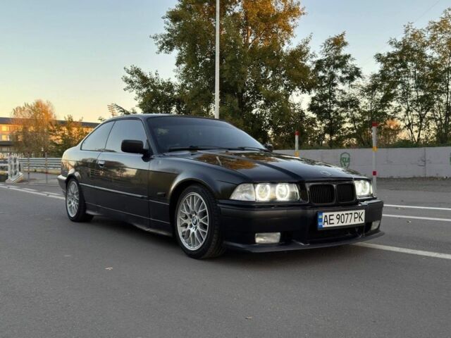 Черный БМВ 3 Серия, объемом двигателя 2 л и пробегом 200 тыс. км за 5000 $, фото 5 на Automoto.ua
