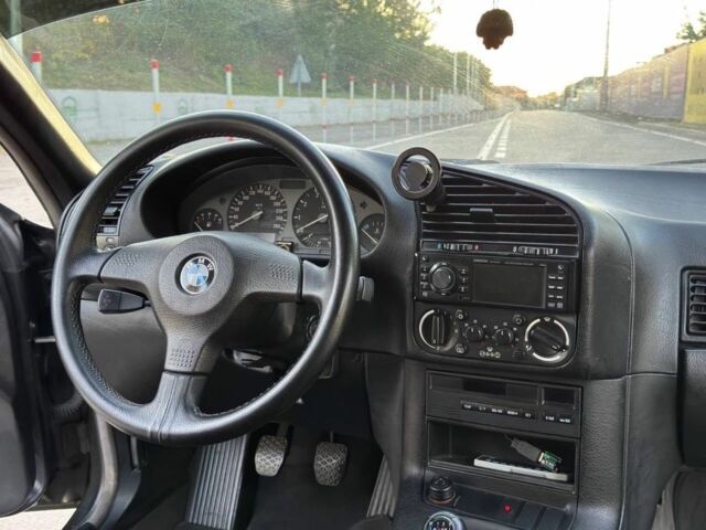 Черный БМВ 3 Серия, объемом двигателя 2 л и пробегом 200 тыс. км за 5000 $, фото 3 на Automoto.ua