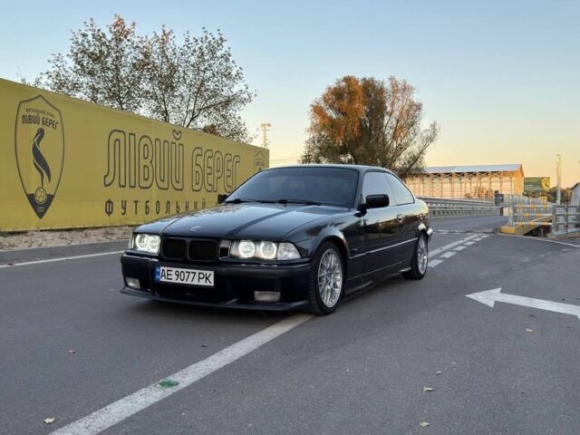 Черный БМВ 3 Серия, объемом двигателя 2 л и пробегом 200 тыс. км за 5300 $, фото 1 на Automoto.ua