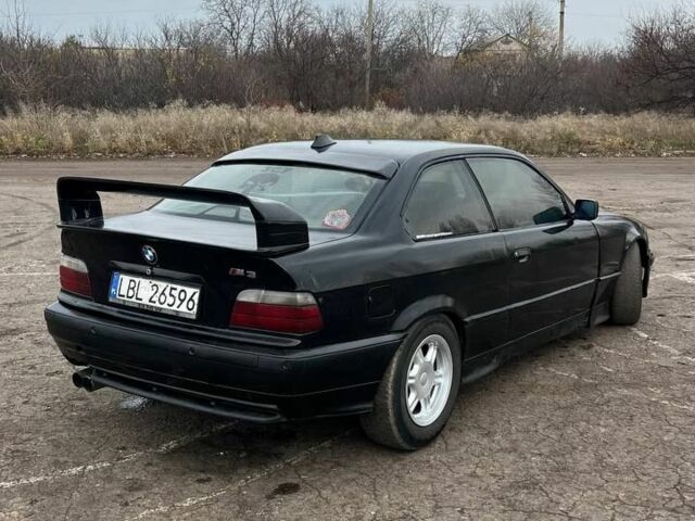 Черный БМВ 3 Серия, объемом двигателя 1 л и пробегом 300 тыс. км за 1630 $, фото 3 на Automoto.ua