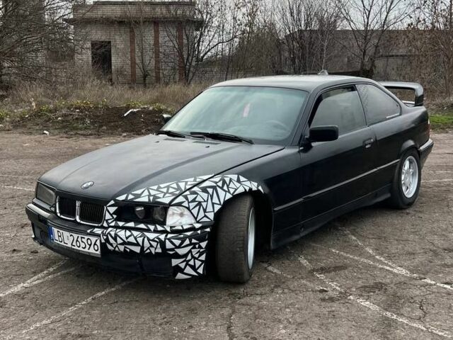 Черный БМВ 3 Серия, объемом двигателя 1 л и пробегом 300 тыс. км за 1630 $, фото 1 на Automoto.ua