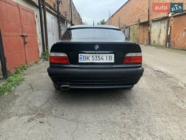 Чорний БМВ 3 Серія, об'ємом двигуна 1.6 л та пробігом 300 тис. км за 3500 $, фото 4 на Automoto.ua