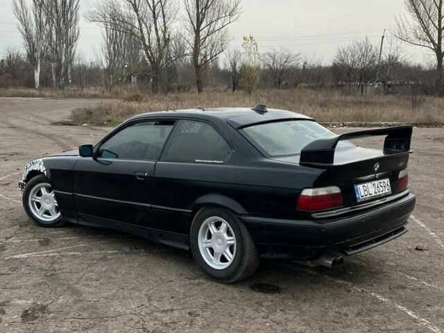 Черный БМВ 3 Серия, объемом двигателя 1 л и пробегом 300 тыс. км за 1630 $, фото 5 на Automoto.ua