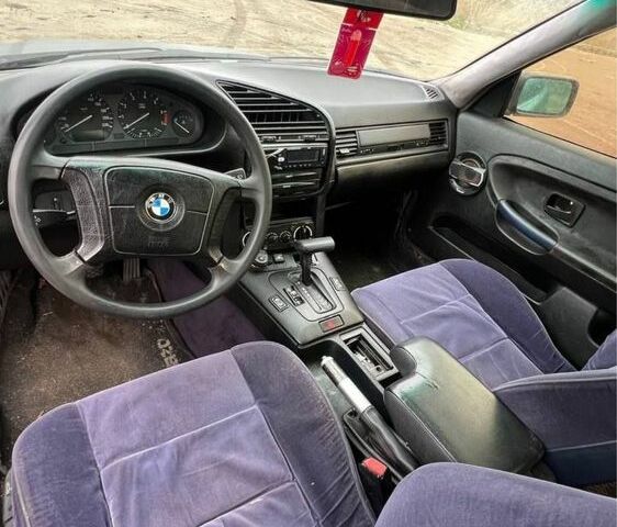 Черный БМВ 3 Серия, объемом двигателя 0 л и пробегом 300 тыс. км за 1625 $, фото 5 на Automoto.ua