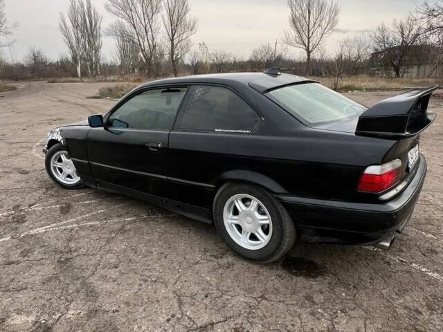 Черный БМВ 3 Серия, объемом двигателя 1 л и пробегом 300 тыс. км за 1630 $, фото 2 на Automoto.ua