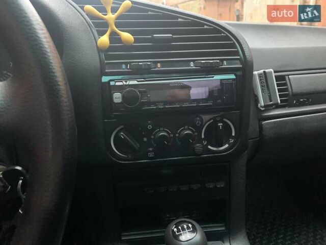 Чорний БМВ 3 Серія, об'ємом двигуна 1.6 л та пробігом 300 тис. км за 3500 $, фото 2 на Automoto.ua