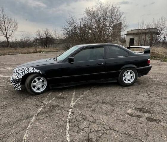 Черный БМВ 3 Серия, объемом двигателя 0 л и пробегом 300 тыс. км за 1625 $, фото 1 на Automoto.ua