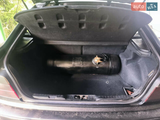 Черный БМВ 3 Серия, объемом двигателя 1.6 л и пробегом 300 тыс. км за 3000 $, фото 2 на Automoto.ua