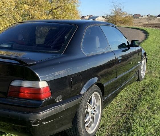 Чорний БМВ 3 Серія, об'ємом двигуна 1.8 л та пробігом 282 тис. км за 3700 $, фото 2 на Automoto.ua