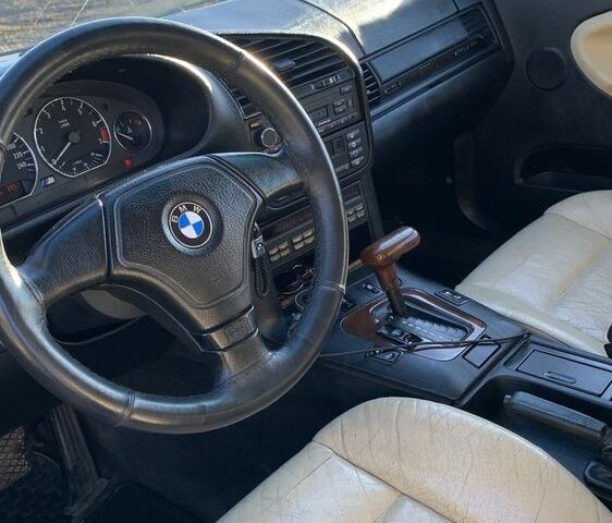 Чорний БМВ 3 Серія, об'ємом двигуна 1.8 л та пробігом 282 тис. км за 3700 $, фото 5 на Automoto.ua