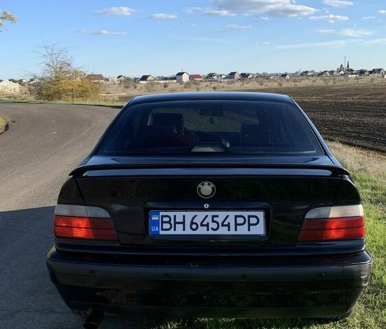 Чорний БМВ 3 Серія, об'ємом двигуна 1.8 л та пробігом 282 тис. км за 3700 $, фото 3 на Automoto.ua