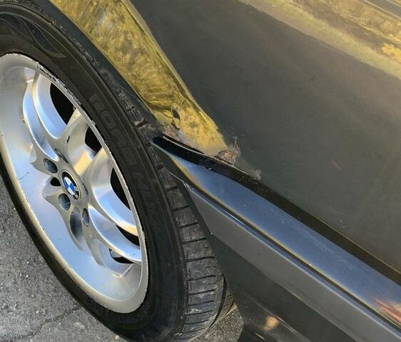 Чорний БМВ 3 Серія, об'ємом двигуна 1.8 л та пробігом 282 тис. км за 3700 $, фото 7 на Automoto.ua