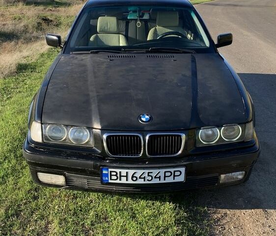 Чорний БМВ 3 Серія, об'ємом двигуна 1.8 л та пробігом 282 тис. км за 3700 $, фото 1 на Automoto.ua