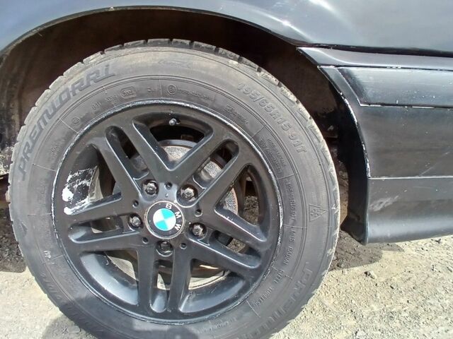 Черный БМВ 3 Серия, объемом двигателя 0 л и пробегом 337 тыс. км за 2350 $, фото 4 на Automoto.ua