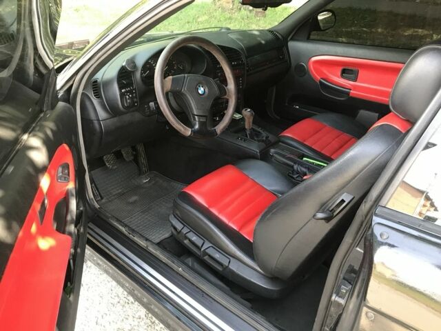 Черный БМВ 3 Серия, объемом двигателя 2 л и пробегом 260 тыс. км за 4000 $, фото 3 на Automoto.ua