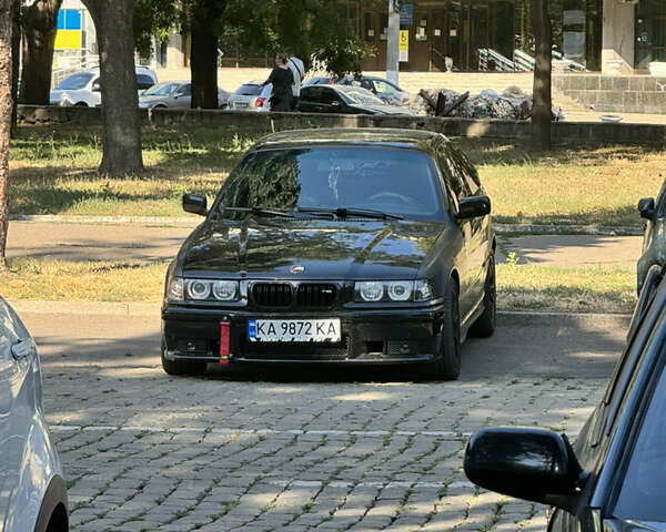 Черный БМВ 3 Серия, объемом двигателя 1.6 л и пробегом 330 тыс. км за 3000 $, фото 2 на Automoto.ua