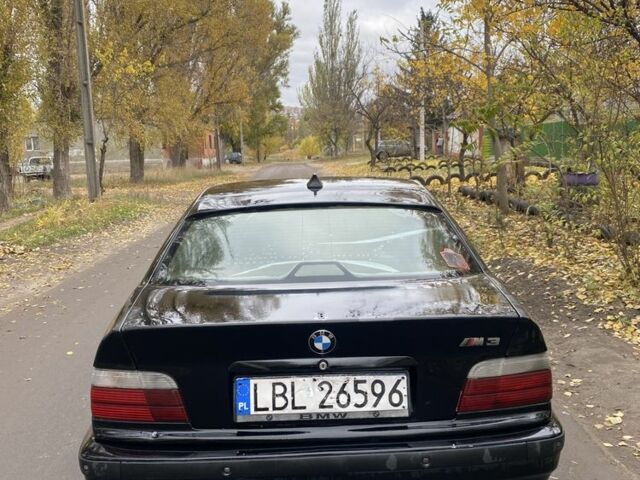 Черный БМВ 3 Серия, объемом двигателя 1.8 л и пробегом 226 тыс. км за 1200 $, фото 1 на Automoto.ua