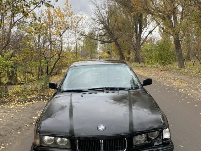 Черный БМВ 3 Серия, объемом двигателя 1.8 л и пробегом 226 тыс. км за 1200 $, фото 4 на Automoto.ua