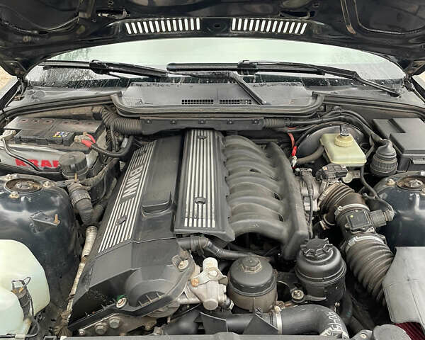 Черный БМВ 3 Серия, объемом двигателя 2.5 л и пробегом 360 тыс. км за 5300 $, фото 9 на Automoto.ua