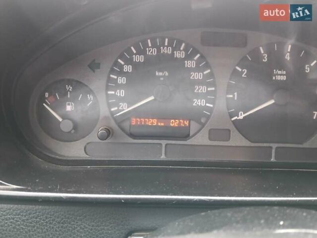 Черный БМВ 3 Серия, объемом двигателя 1.6 л и пробегом 377 тыс. км за 2700 $, фото 1 на Automoto.ua