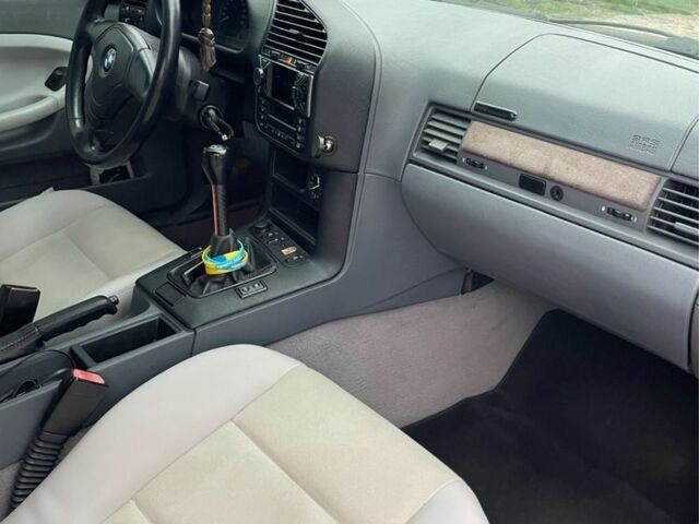 Черный БМВ 3 Серия, объемом двигателя 2.5 л и пробегом 360 тыс. км за 5500 $, фото 6 на Automoto.ua