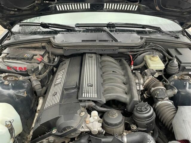 Черный БМВ 3 Серия, объемом двигателя 2.5 л и пробегом 360 тыс. км за 5500 $, фото 10 на Automoto.ua