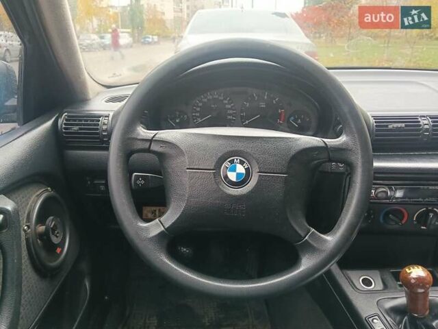 Черный БМВ 3 Серия, объемом двигателя 1.6 л и пробегом 377 тыс. км за 2700 $, фото 2 на Automoto.ua