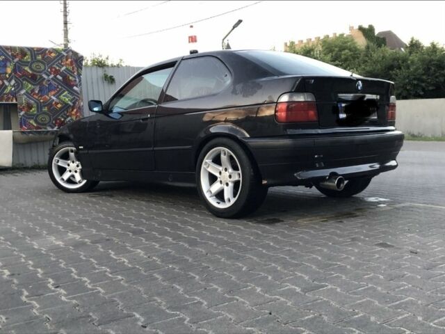 Чорний БМВ 3 Серія, об'ємом двигуна 1.9 л та пробігом 200 тис. км за 1800 $, фото 3 на Automoto.ua