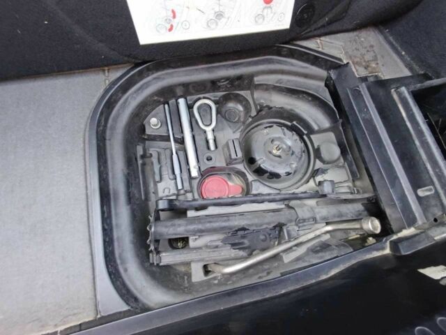 Черный БМВ 3 Серия, объемом двигателя 1.9 л и пробегом 169 тыс. км за 3700 $, фото 8 на Automoto.ua