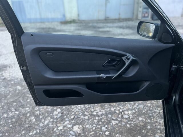 Чорний БМВ 3 Серія, об'ємом двигуна 1.8 л та пробігом 2 тис. км за 3500 $, фото 5 на Automoto.ua