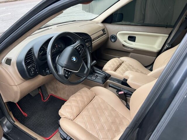 Чорний БМВ 3 Серія, об'ємом двигуна 2.5 л та пробігом 377 тис. км за 3999 $, фото 6 на Automoto.ua