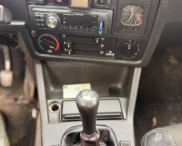 Черный БМВ 3 Серия, объемом двигателя 1.77 л и пробегом 160 тыс. км за 2450 $, фото 11 на Automoto.ua