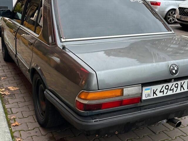 Черный БМВ 3 Серия, объемом двигателя 2 л и пробегом 240 тыс. км за 1400 $, фото 4 на Automoto.ua