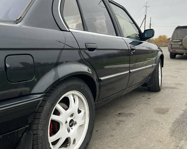 Черный БМВ 3 Серия, объемом двигателя 1.8 л и пробегом 300 тыс. км за 2400 $, фото 7 на Automoto.ua