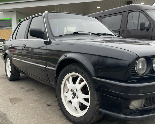 Черный БМВ 3 Серия, объемом двигателя 1.8 л и пробегом 300 тыс. км за 2400 $, фото 6 на Automoto.ua