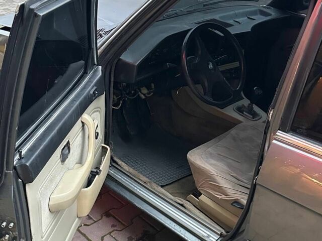 Черный БМВ 3 Серия, объемом двигателя 2 л и пробегом 240 тыс. км за 1400 $, фото 8 на Automoto.ua