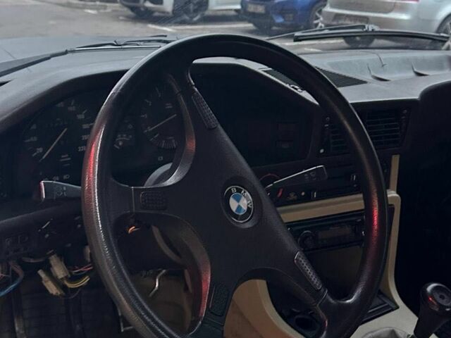 Черный БМВ 3 Серия, объемом двигателя 2 л и пробегом 240 тыс. км за 1400 $, фото 6 на Automoto.ua