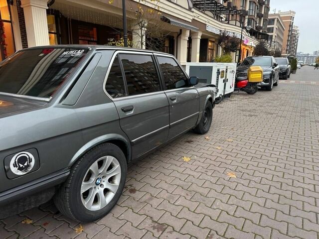 Черный БМВ 3 Серия, объемом двигателя 2 л и пробегом 240 тыс. км за 1400 $, фото 2 на Automoto.ua