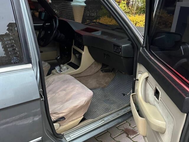 Черный БМВ 3 Серия, объемом двигателя 2 л и пробегом 240 тыс. км за 1400 $, фото 10 на Automoto.ua