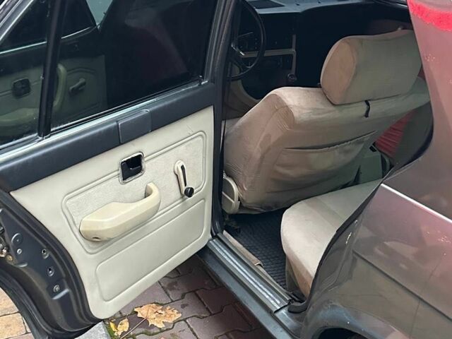 Черный БМВ 3 Серия, объемом двигателя 2 л и пробегом 240 тыс. км за 1400 $, фото 7 на Automoto.ua