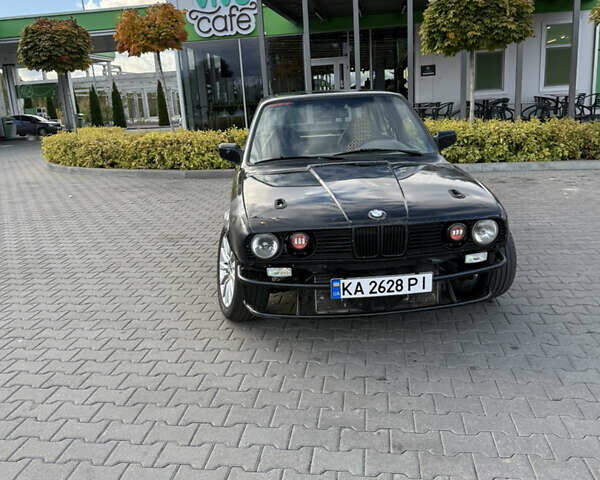 Черный БМВ 3 Серия, объемом двигателя 3.5 л и пробегом 300 тыс. км за 2900 $, фото 5 на Automoto.ua