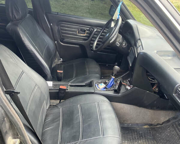 Черный БМВ 3 Серия, объемом двигателя 1.8 л и пробегом 400 тыс. км за 1900 $, фото 6 на Automoto.ua