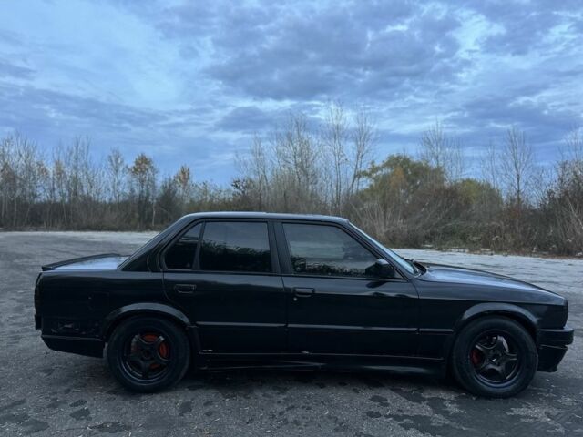 Черный БМВ 3 Серия, объемом двигателя 1.6 л и пробегом 300 тыс. км за 1500 $, фото 7 на Automoto.ua