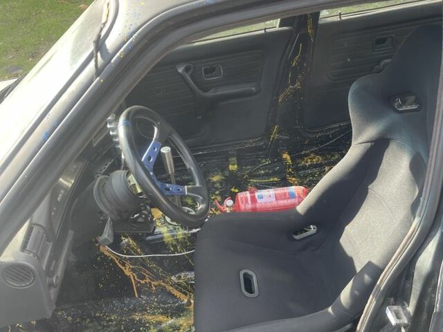 Черный БМВ 3 Серия, объемом двигателя 2.5 л и пробегом 99 тыс. км за 2200 $, фото 4 на Automoto.ua