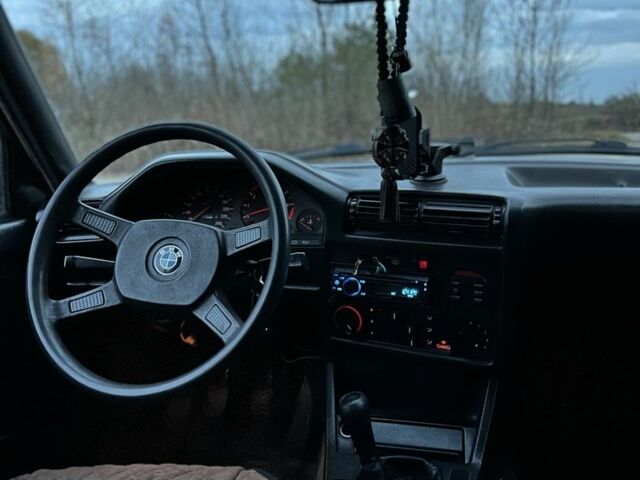 Черный БМВ 3 Серия, объемом двигателя 1.6 л и пробегом 300 тыс. км за 1500 $, фото 14 на Automoto.ua